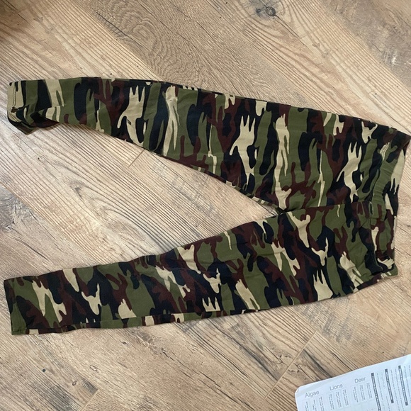 Pomelo Womens Camo Leggings - Picture 1 of 5